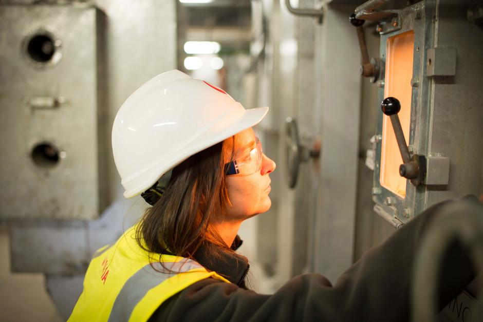 veolia worker in hard hat